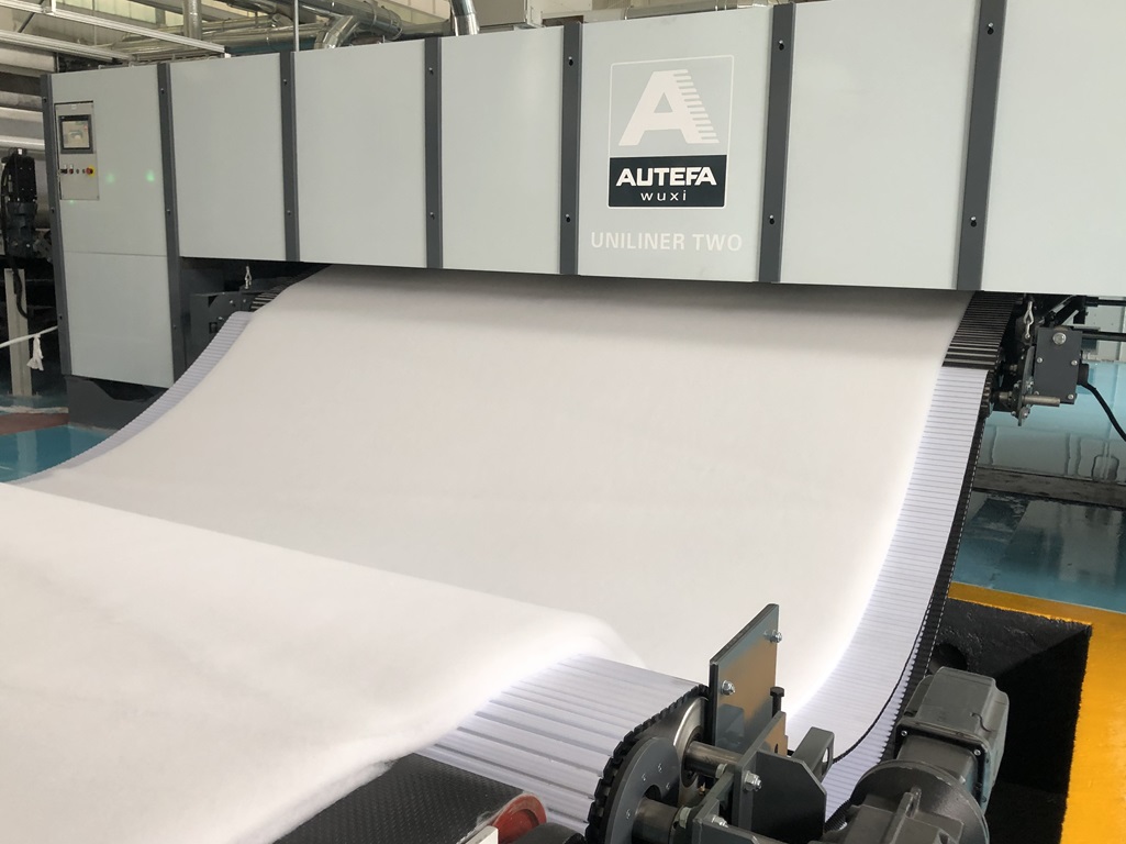 AUTEFA Crosslapper Uniliner in a nonwoven production line for precise web layering